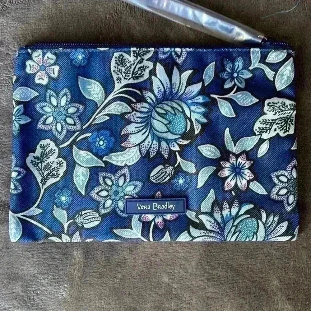 Vera Bradley “Out Of Office” Wristlet in Tropics Tapestry - NWT